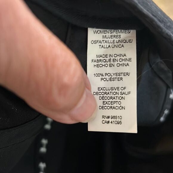 Under Armour Blue Lightweight Hat - Picture 4 of 5